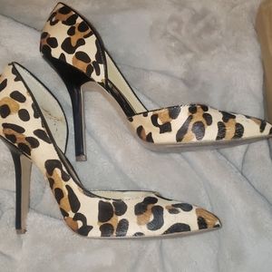 Used BGBG leopard pumps